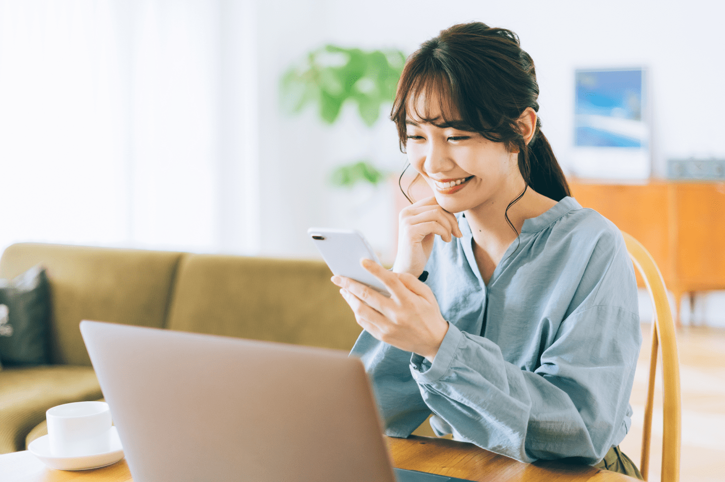 困った時にサポートを受けて笑顔になった様子